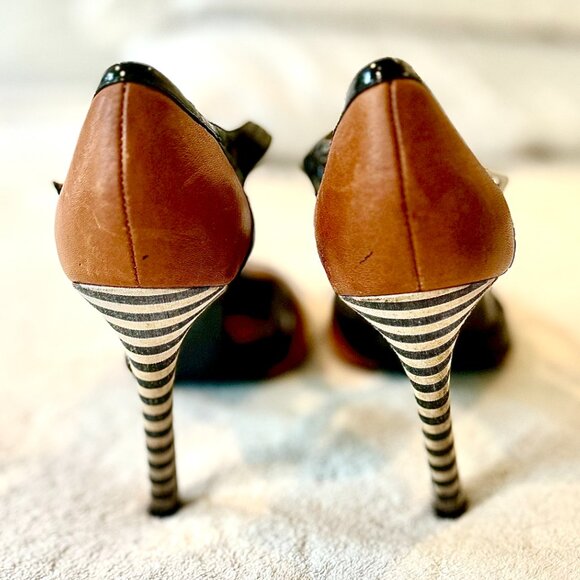 Oh! Deere Leather/Patent T-Strap Mary Jane with Striped Heel (Size 7) - Picture 4 of 4